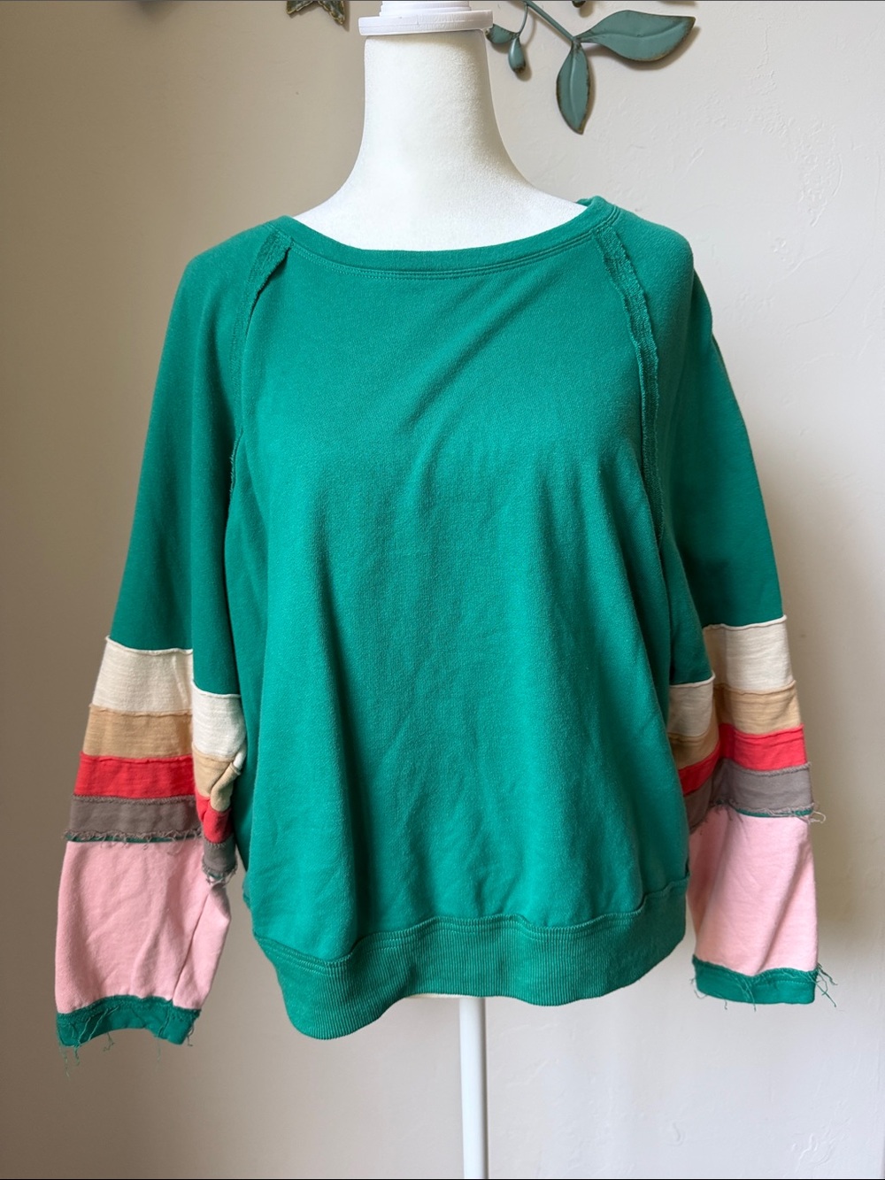 Easel Los Angeles Green Sweatshirt With Color Block Sleeves
